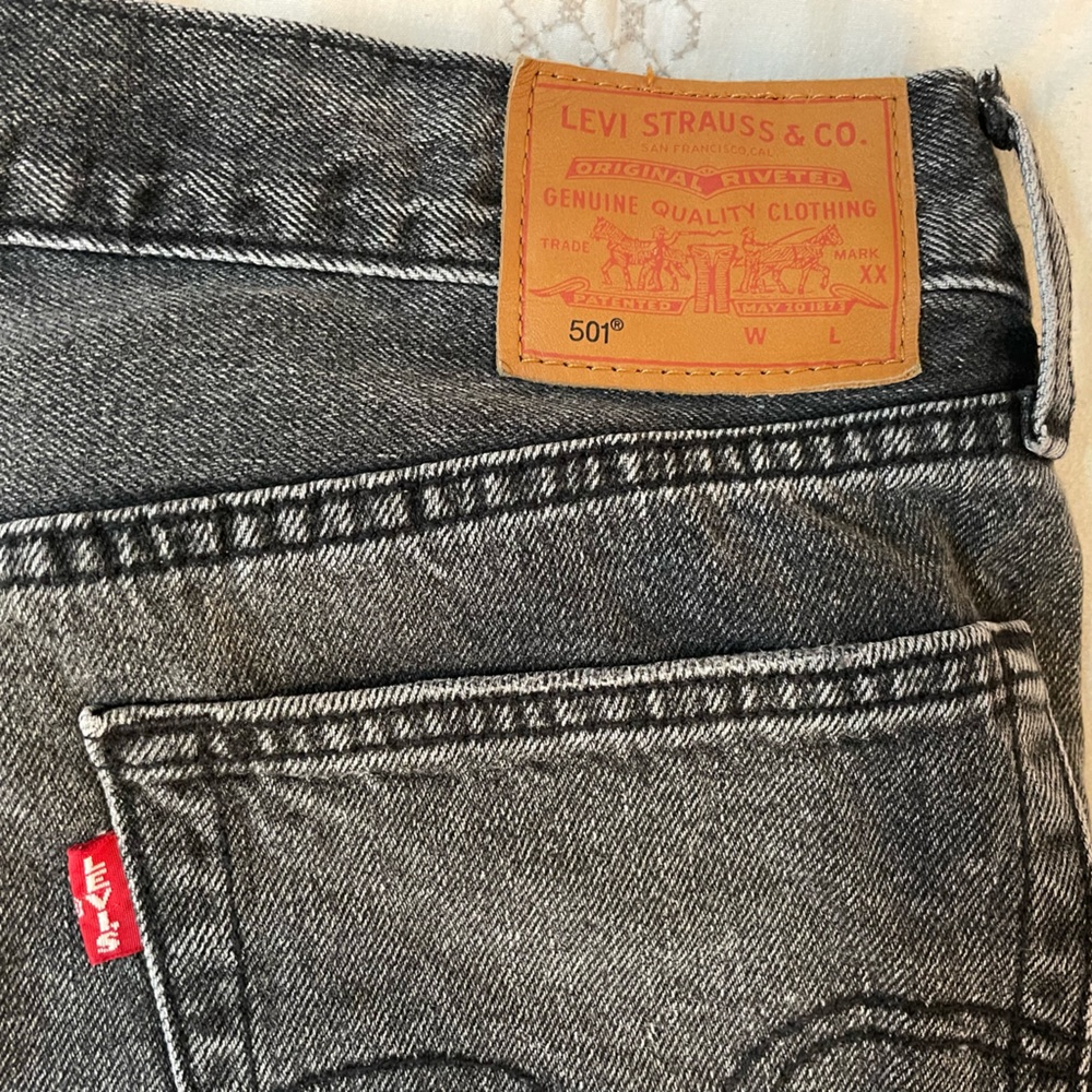 Distressed High Rise Levi Shorts - Picture 4 of 6
